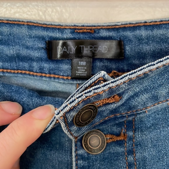 NWT Daily Thread Bootcut Jeans. Size 18W - Picture 5 of 8